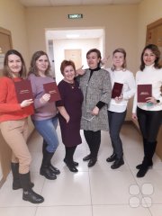 Успешно проходит обучение по&nbsp;ряду специальностей в&nbsp;городах Новосибирской области