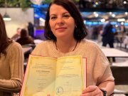 Любовь Копина с удостоверением по ТД